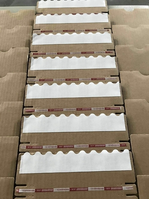 دستگاه چسباندن جعبه کارتن کوچک 380 ولت AC 1300mm×1050mm کارکرد آسان